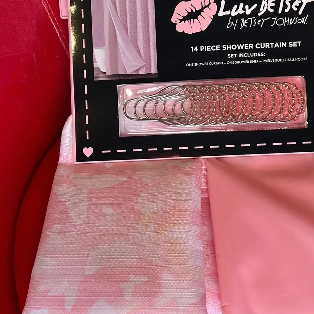NWT Betsey Johnson shower curtain set